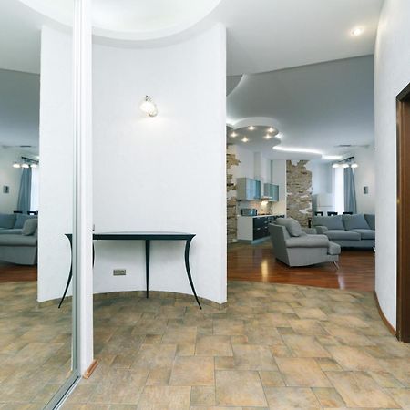 Lux Near Maidan, Khreschutyk 3Br Apartman Kijev Kültér fotó
