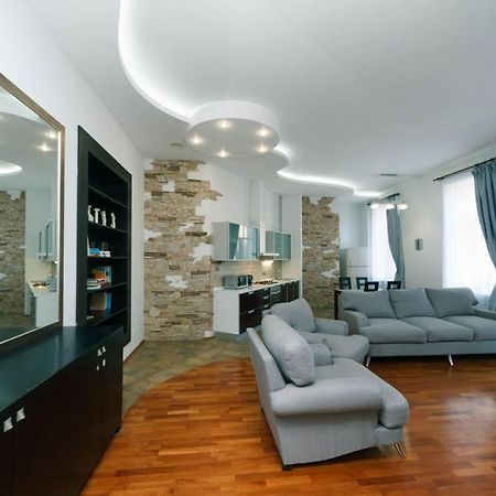 Lux Near Maidan, Khreschutyk 3Br Apartman Kijev Kültér fotó