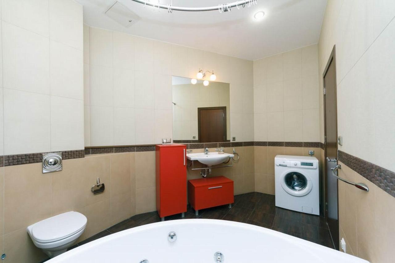 Lux Near Maidan, Khreschutyk 3Br Apartman Kijev Kültér fotó