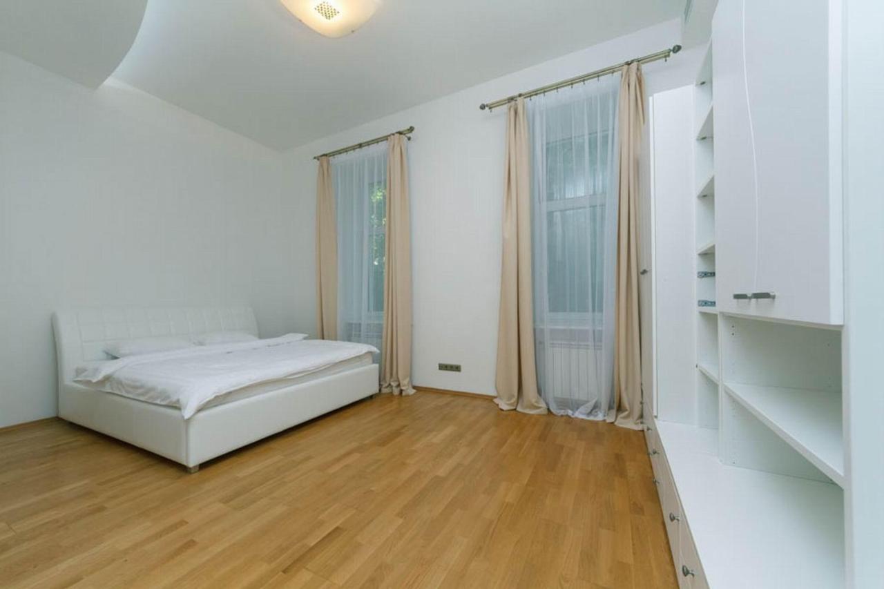 Lux Near Maidan, Khreschutyk 3Br Apartman Kijev Kültér fotó