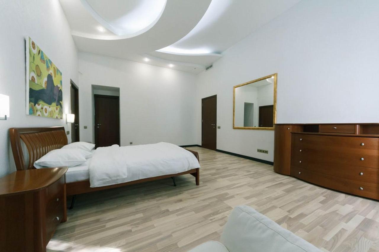 Lux Near Maidan, Khreschutyk 3Br Apartman Kijev Kültér fotó
