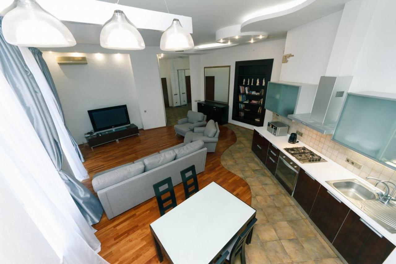Lux Near Maidan, Khreschutyk 3Br Apartman Kijev Kültér fotó