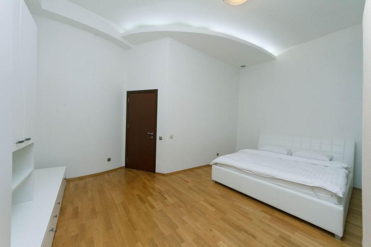 Lux Near Maidan, Khreschutyk 3Br Apartman Kijev Kültér fotó