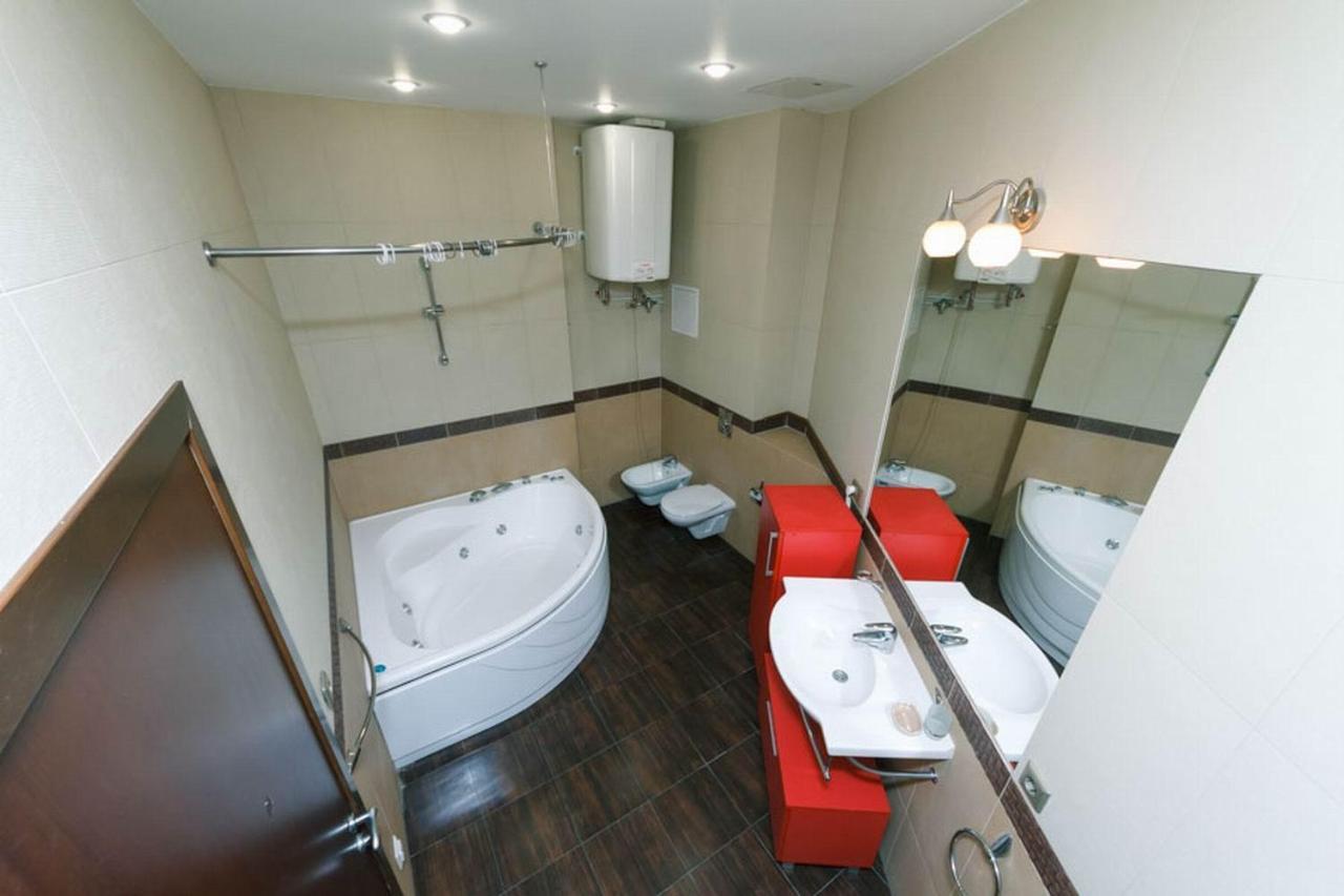 Lux Near Maidan, Khreschutyk 3Br Apartman Kijev Kültér fotó