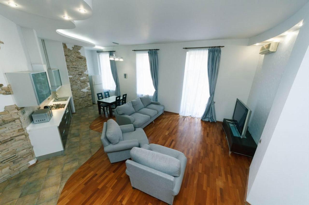 Lux Near Maidan, Khreschutyk 3Br Apartman Kijev Kültér fotó