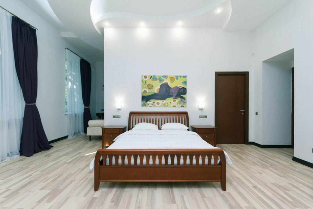Lux Near Maidan, Khreschutyk 3Br Apartman Kijev Kültér fotó