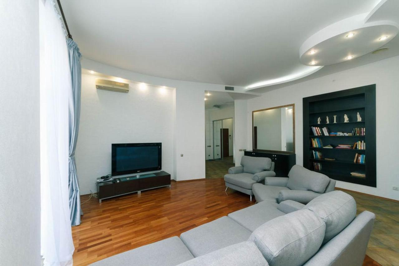Lux Near Maidan, Khreschutyk 3Br Apartman Kijev Kültér fotó